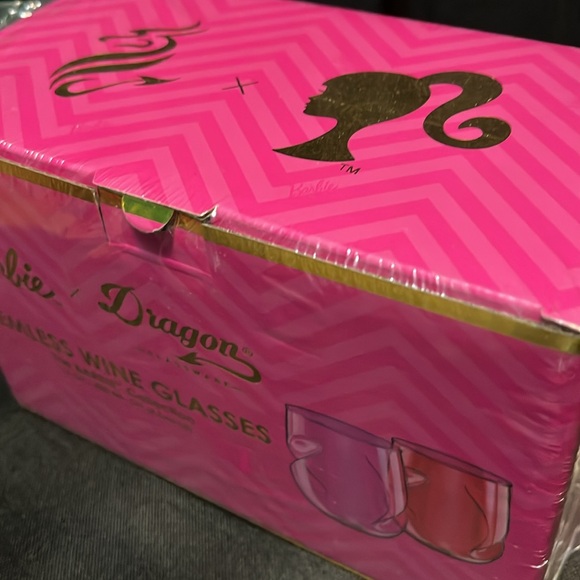 🌟 Dragon Glassware Barbie Wine Glasses Set - Picture 2 of 7